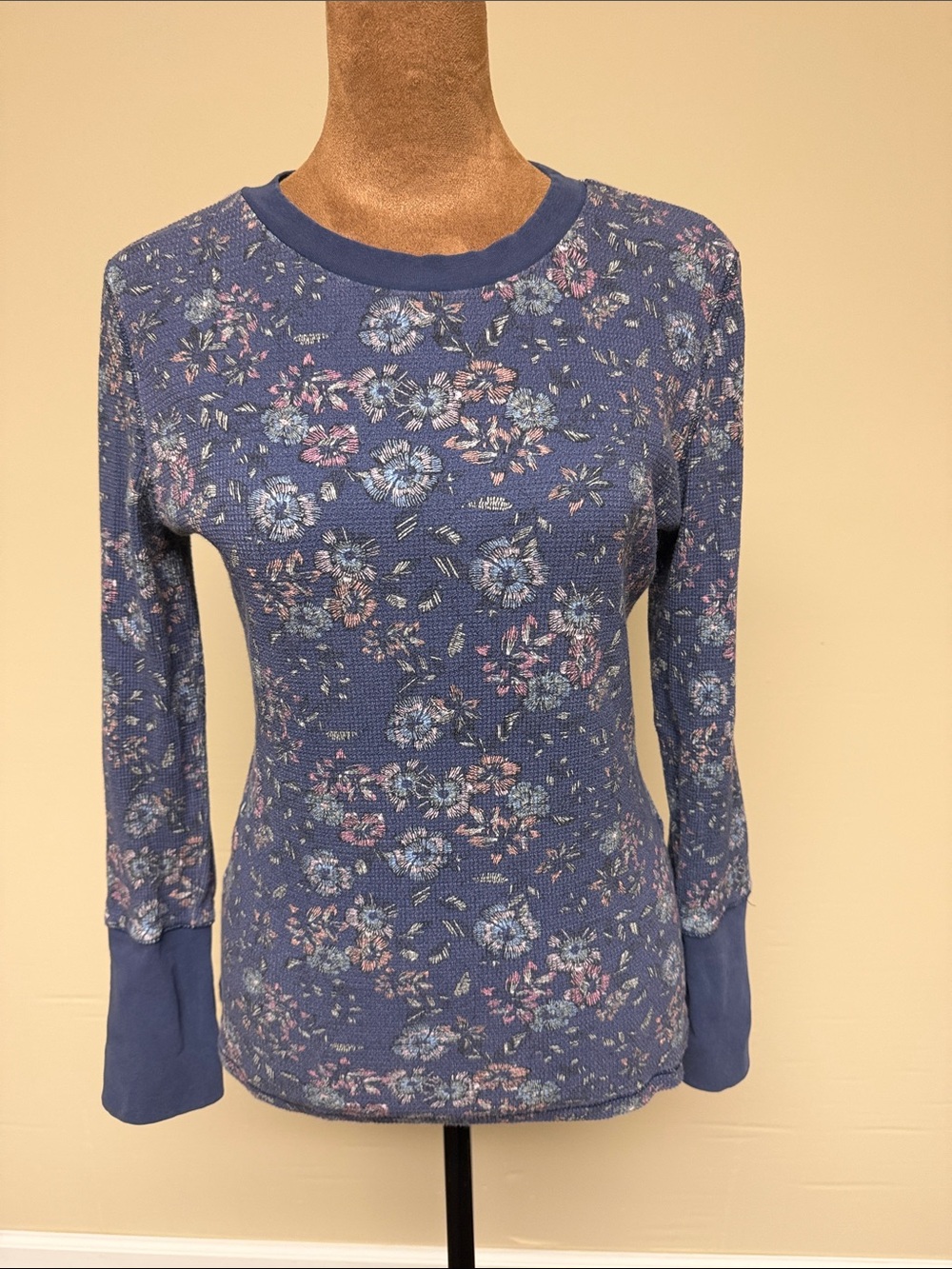 Sundance Floral Waffle Knit Thermal Long Sleeve Top Velvet Cuffs Navy Blue